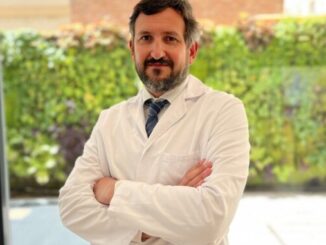 El servicio de Neurocirugía de Quirónsalud Sagrado Corazón aplica cirugía mínimamente invasiva para extirpar un tumor intramedular